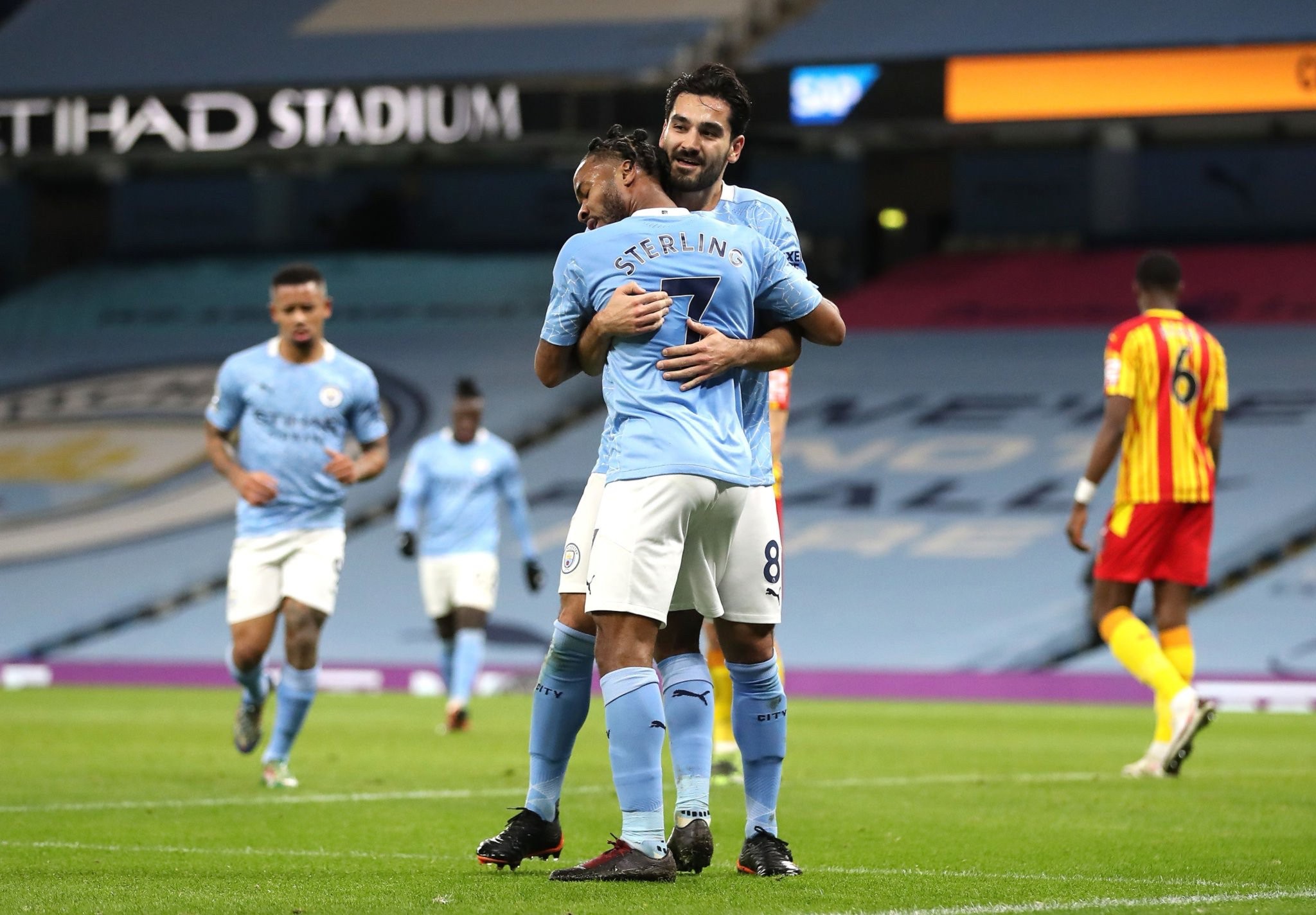 变得越发复 变得越发复